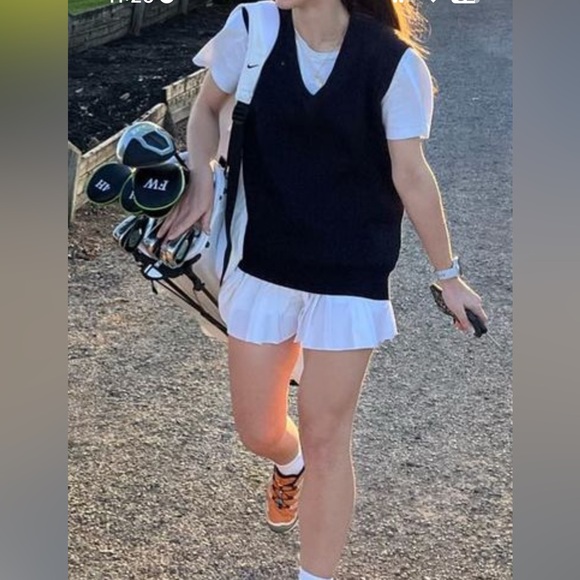 Navy knit vest - Picture 4 of 4